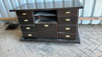 Mooie houten kast, bureau, kantoor, ladekast beschikbaar voor biedingen