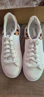 Sneakers Wit/Panter mt 37, Kleding | Dames, Schoenen, Wit, Nieuw, Ophalen of Verzenden, Sneakers of Gympen