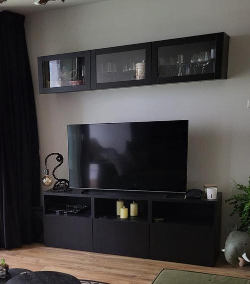 Besta tv meubel met vitrinedeuren, Huis en Inrichting, Kasten | Televisiemeubels, Zo goed als nieuw, Minder dan 100 cm, 150 tot 200 cm