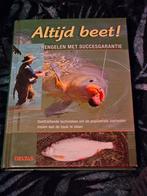 Th. Low - Altijd beet!, Boeken, Sportboeken, Ophalen of Verzenden, Th. Low, Zo goed als nieuw, Watersport en Hengelsport