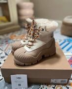 UGG Adiroam hiker snowboots maat 36, UGG, Verzenden, Beige, Snowboots