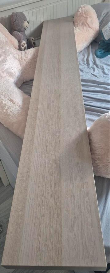 Drie zwefende ikea wandplanken zwart wit en beige 190x26 cm beschikbaar voor biedingen