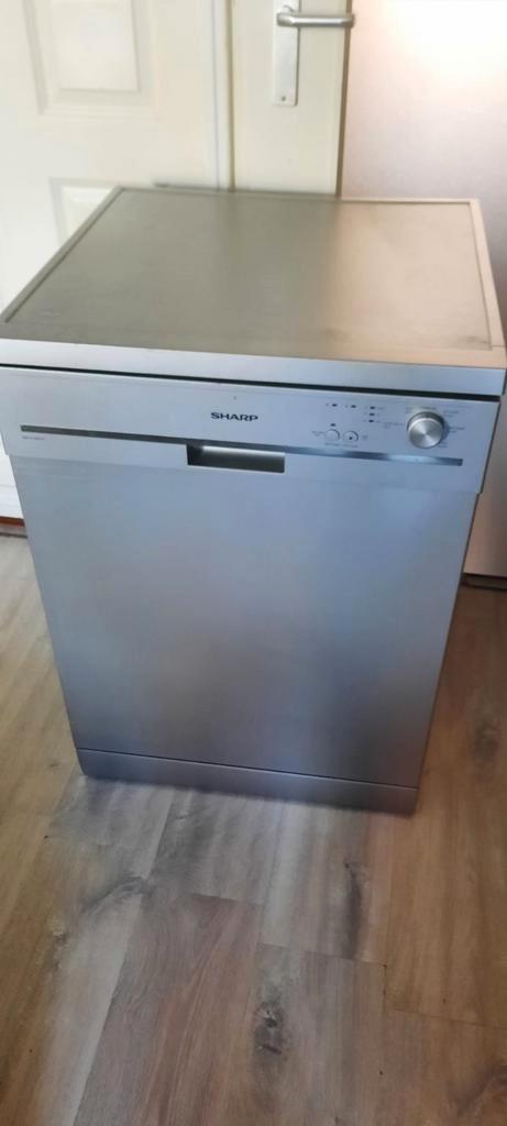 Goedwerkende,Rvs Look Zuinige Sharp Vaatwasser 60 cm, Witgoed en Apparatuur, Vaatwasmachines, Zo goed als nieuw, Vrijstaand, Minder dan 85 cm