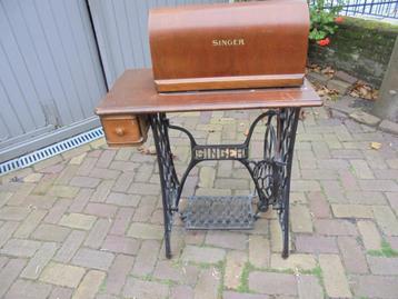 OUDE singer naaimachine met ijzer onderstel beschikbaar voor biedingen