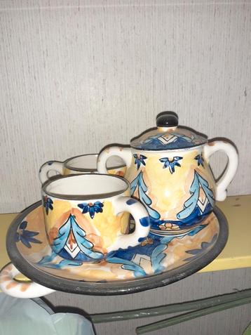 Aardewerk servies setje beschikbaar voor biedingen