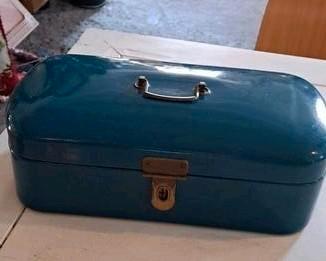 Emaille broodtrommel  beschikbaar voor biedingen