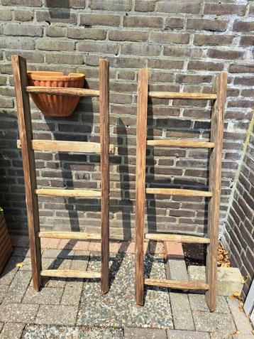 2 oude ladders: 1.24m en 1.23m hoog. beschikbaar voor biedingen