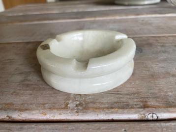 Kleine witte asbak van wit albast. Anircora. beschikbaar voor biedingen