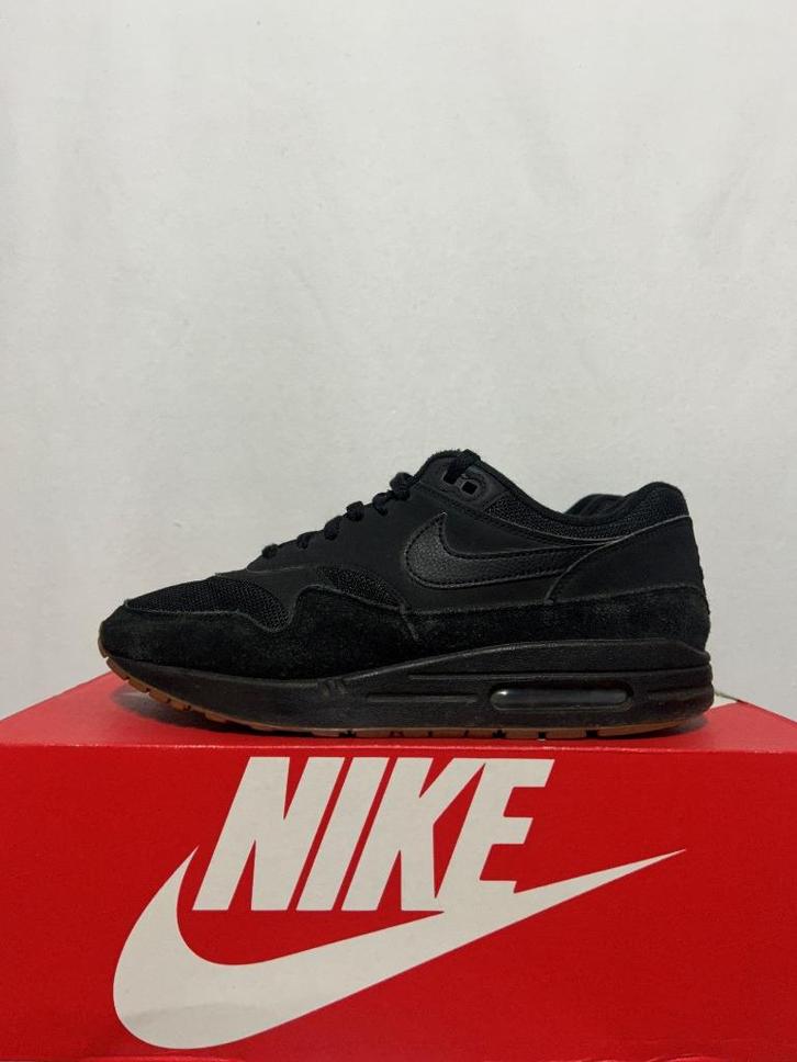 Maat 42,5 - Nike Air Max 1 Black Gum, Kleding | Heren, Schoenen, Zo goed als nieuw, Sneakers of Gympen, Zwart, Verzenden