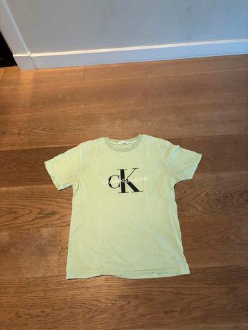 Mooi Tshirt calvin klein beschikbaar voor biedingen