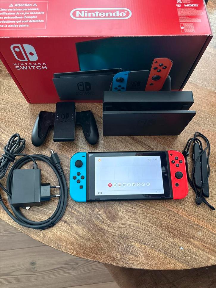 Nintendo Switch (Origineel) met Joy-Cons, Spelcomputers en Games, Spelcomputers | Nintendo Switch, Gebruikt, Switch Original, Met 2 controllers