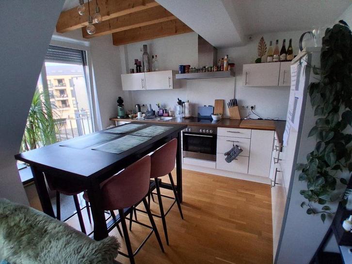 Hoge,zwarte eettafel 4xpersonen en oudroze,fluwelen stoelen, Huis en Inrichting, Tafels | Eettafels, Zo goed als nieuw, 50 tot 100 cm