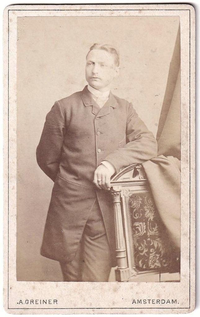 CDV - Man Jas Stoel - Foto Greiner Amsterdam, Verzamelen, Foto's en Prenten, Gebruikt, Foto, Overige onderwerpen, Voor 1940, Ophalen of Verzenden