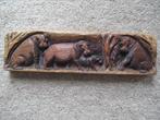 NIJLPAARDEN Houtsnijwerk afm 55x15 cm gesigneerd € 45  Gesig, Ophalen of Verzenden