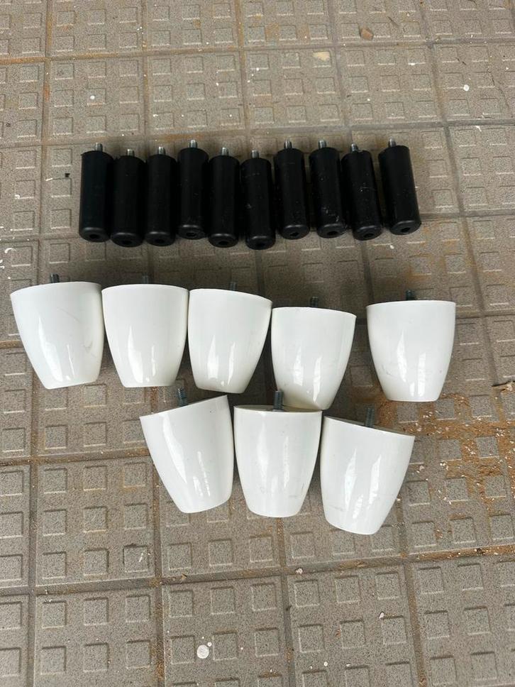 Set van bedpoten/ bankpoten - Wit/Zwart, Huis en Inrichting, Tafelonderdelen, Zo goed als nieuw, Tafelpoot, Minder dan 50 cm, Rond