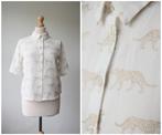 Mooi Vrolijk - blouse / wit goud / dierenprint maat S, Kleding | Dames, Blouses en Tunieken, Verzenden, Wit, Zo goed als nieuw