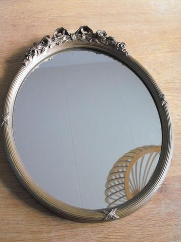 Ovalen spiegel met kuif beschikbaar voor biedingen