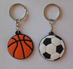 Voetbal en basketbal sleutelhangers nieuw!, Ophalen of Verzenden, Nieuw, Feestartikel