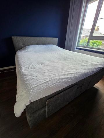 Complete elektrisch verstelbare 2-persoons boxspring 180x210 beschikbaar voor biedingen