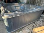 Jaccuzi spa balboa 4 zit en 1 ligplaats, Tuin en Terras, Bubbelbaden en Hottubs, Ophalen, Zo goed als nieuw, Afdekzeil, Vast