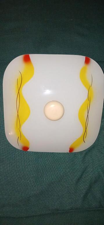 Vintage Plafondlamp met geel,rood en goudkleurig design beschikbaar voor biedingen