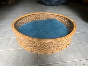 Rieten Hondenmand beschikbaar voor biedingen