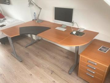 Ikea Galant bureau met afgerond verlengstuk en ladenblok beschikbaar voor biedingen