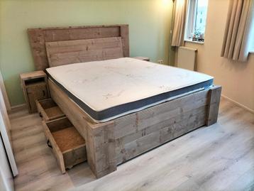 Tweepersoonsbedden steigerhout beschikbaar voor biedingen