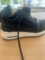 Dames (werk)schoenen sneakers van dayenne Beekman. Maat 37, Kleding | Dames, Schoenen, Ophalen of Verzenden, Zo goed als nieuw