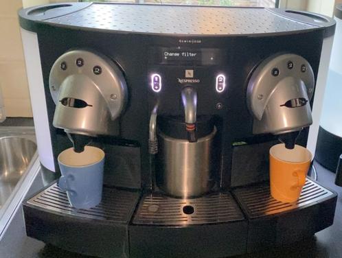 Nespresso Gemini CS 220 PRO Typ 702 (in storing), Witgoed en Apparatuur, Koffiezetapparaten, Gebruikt, Koffiepads en cups, Koffiemachine