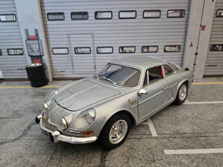 2x Bburago Renault Alpine A 110 1971 grijs/blauw 1/16 in ovp, Hobby en Vrije tijd, Modelauto's | 1:18, Zo goed als nieuw, Auto