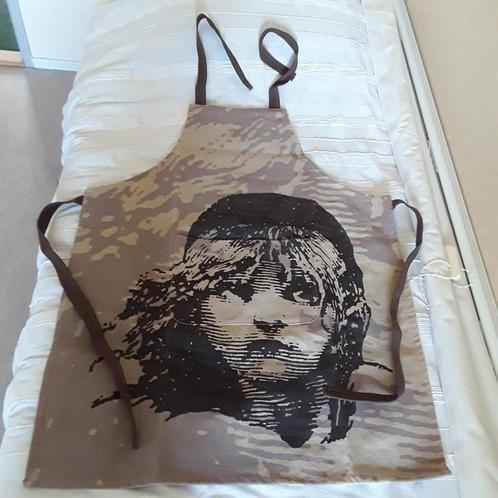 Nieuw schort - Musical Les Misérables, Huis en Inrichting, Keuken | Textiel, Nieuw, Ophalen of Verzenden