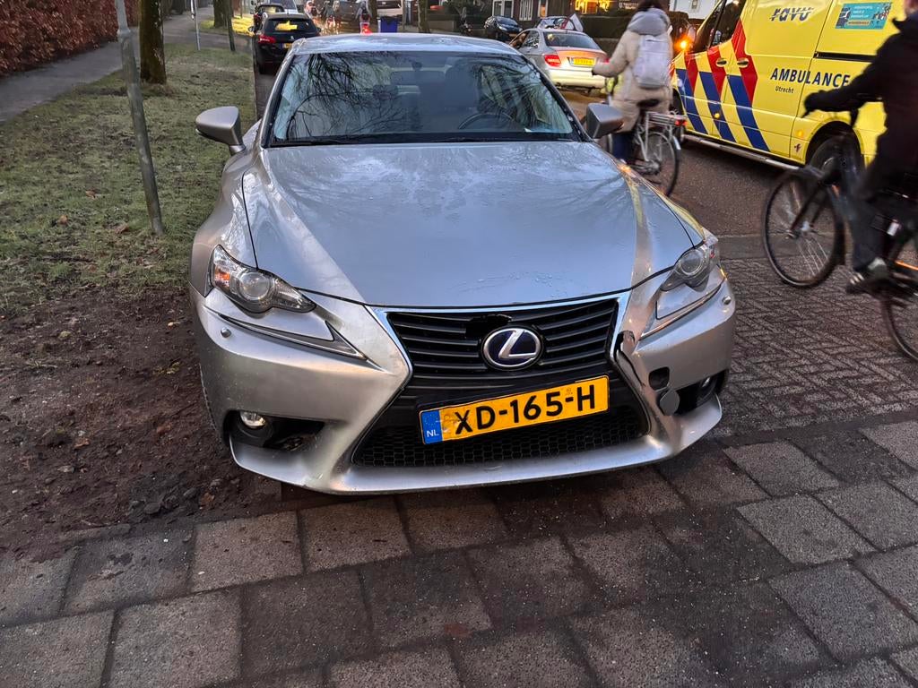 Gezocht: bumper/grill IS300, Ophalen, Voor, Lexus, Bumper
