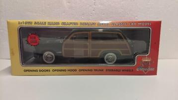 Ford 1949 Wagon Woody darkgreen Motor City Classics 1:18 KRD beschikbaar voor biedingen