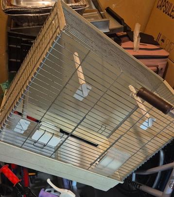 Vogelkooi beschikbaar voor biedingen