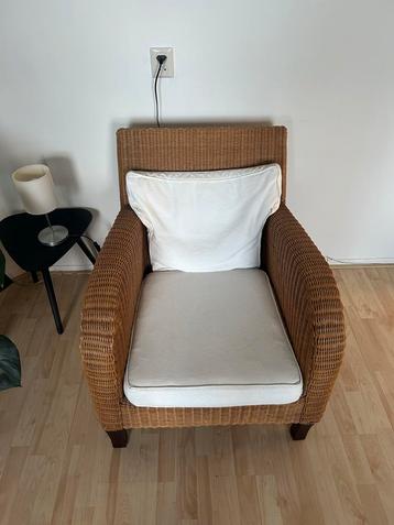 Rieten Fauteuil met Kussens beschikbaar voor biedingen