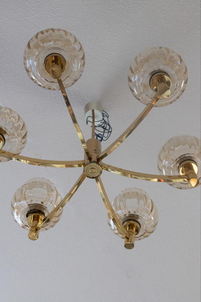 Gouden Kroonluchter met Glazen Bollen - 6 Arms, Huis en Inrichting, Lampen | Hanglampen, Gebruikt, Minder dan 50 cm, Glas, Ophalen