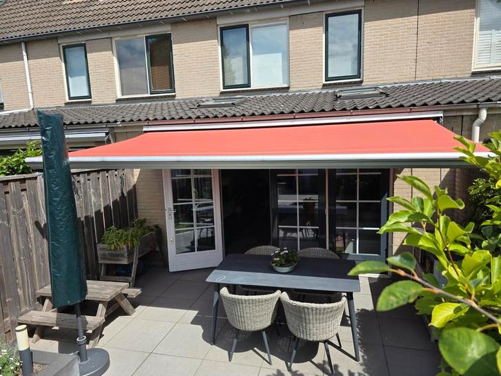 Zonnescherm 450cm breed en 250cm uitval, Tuin en Terras, Zonneschermen, Gebruikt, Knikarmscherm, 150 tot 300 cm, 450 cm of meer
