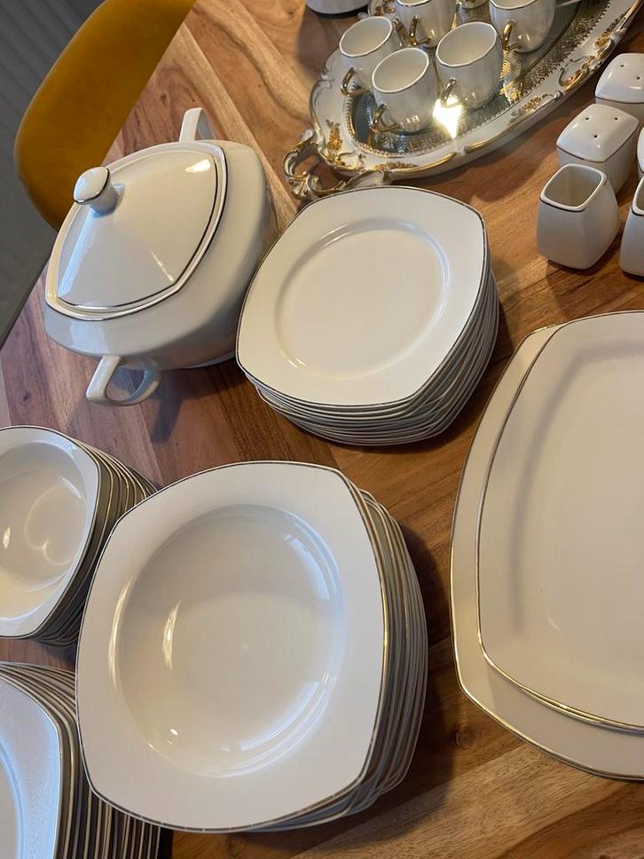 Karaca Serviesset + Turkse Koffie Bekers & Dienblad, Huis en Inrichting, Keuken | Servies, Gebruikt, Compleet servies, Effen, Keramiek