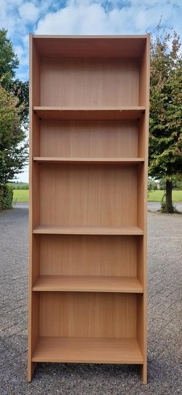 Boekenkast met 5 planken beschikbaar voor biedingen