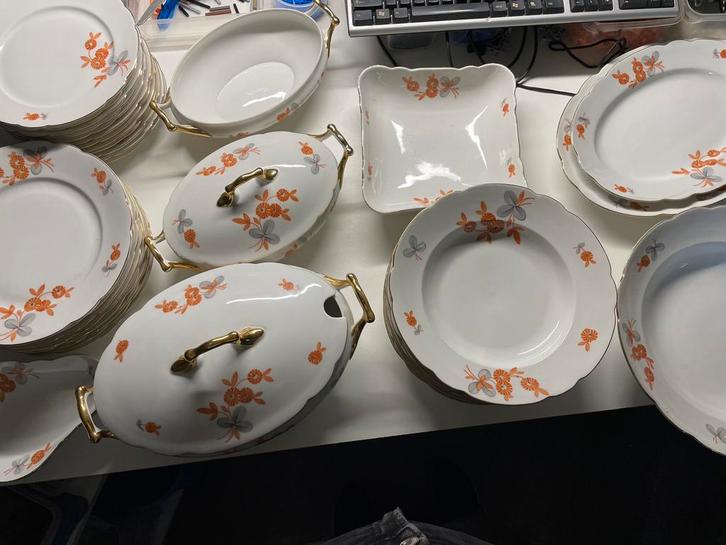Mooi gebloemd servies, 40 delen, Huis en Inrichting, Keuken | Servies, Zo goed als nieuw, Bord(en), Overige stijlen, Porselein