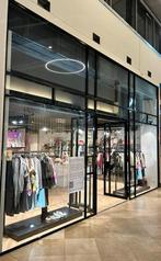 Zwart stalen winkelpui indoor - 758 x 456 cm, Ophalen, 225 cm of meer, Aluminium, Inclusief glas