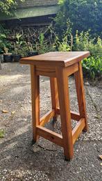 Vintage massief grenen barkruk jaren '70 (4 stuks), Huis en Inrichting, Barkrukken, Ophalen, Gebruikt, Met voetsteun, 4 krukken