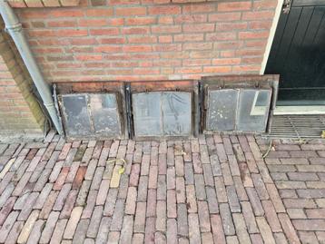 3 oude dakramen  beschikbaar voor biedingen