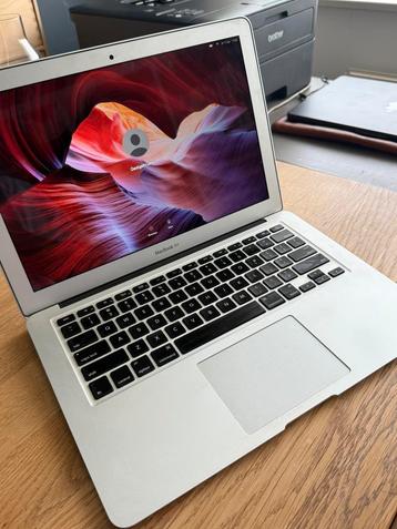 MacBook Air 13” (2014) – Werkt goed, met oplader beschikbaar voor biedingen