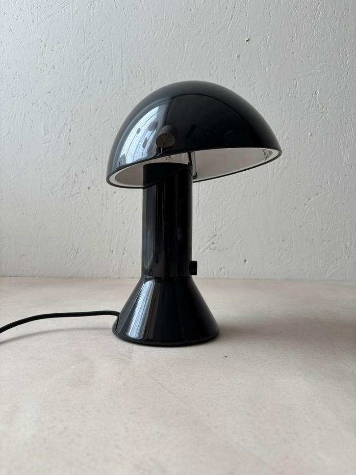 Space Age tafellamp Elmetto – Martinelli Luce, 1976, Huis en Inrichting, Lampen | Tafellampen, Gebruikt, Kunststof, Metaal, Overige materialen