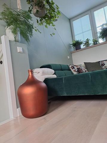 Decoratieve grote vaas  beschikbaar voor biedingen