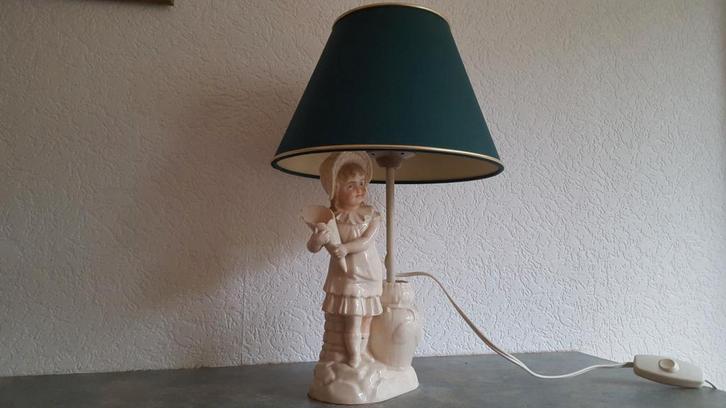 Bloemenmeisje Frau Antje Schemerlamp Aardewerk, Huis en Inrichting, Lampen | Tafellampen, Zo goed als nieuw, Minder dan 50 cm