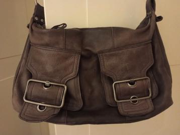 Royale leren dames schoudertas.Breedte 40 cm ,hoogte 25 cm . beschikbaar voor biedingen