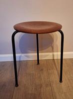 Arne Jacobsen vintage Dot kruk, Ophalen, Gebruikt, Hout